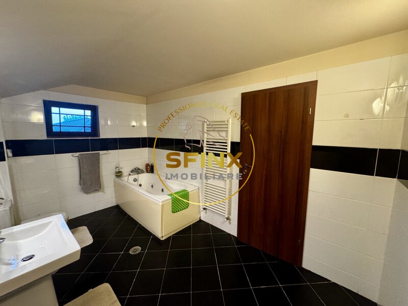 Erou Iancu Nicolae  Casa 6 Camere, gradina spectaculoasa,